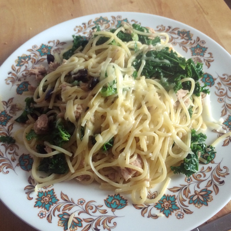 Healthy Tuna Pasta with Kale and Olive