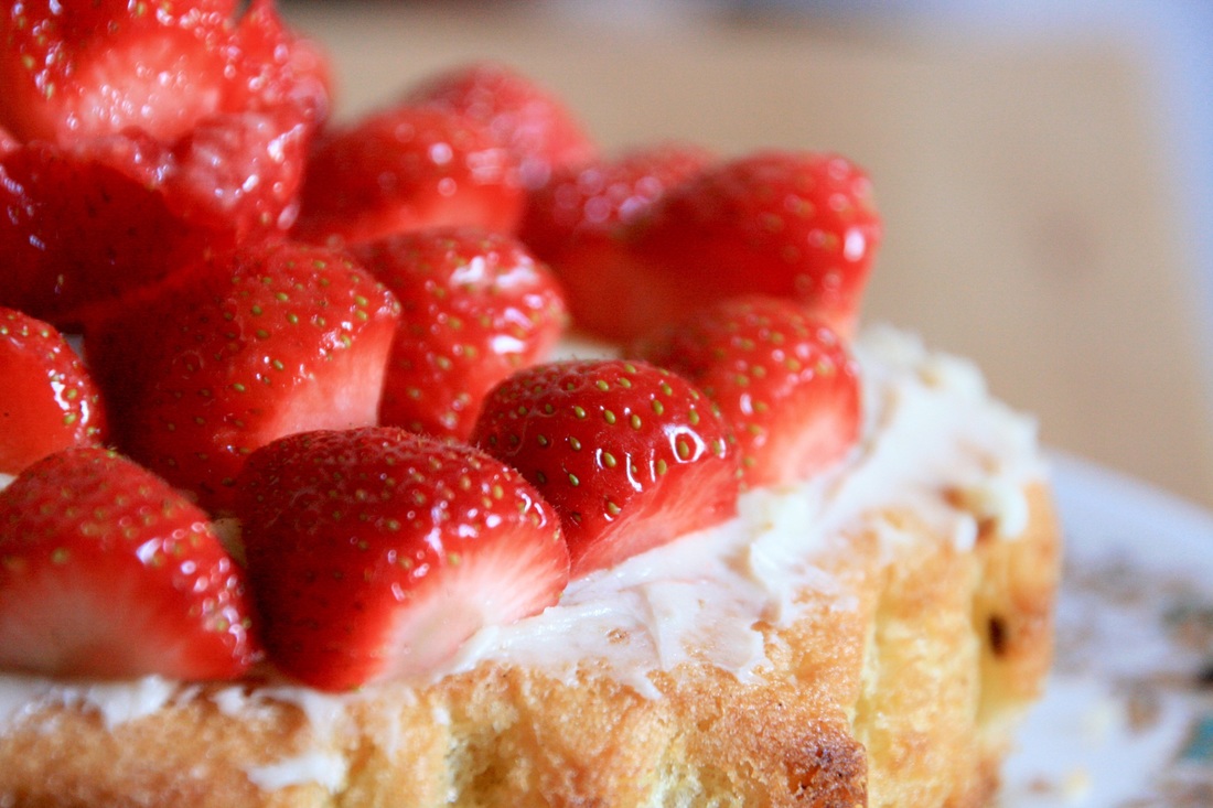 Strawberry Summer Sponge Cake