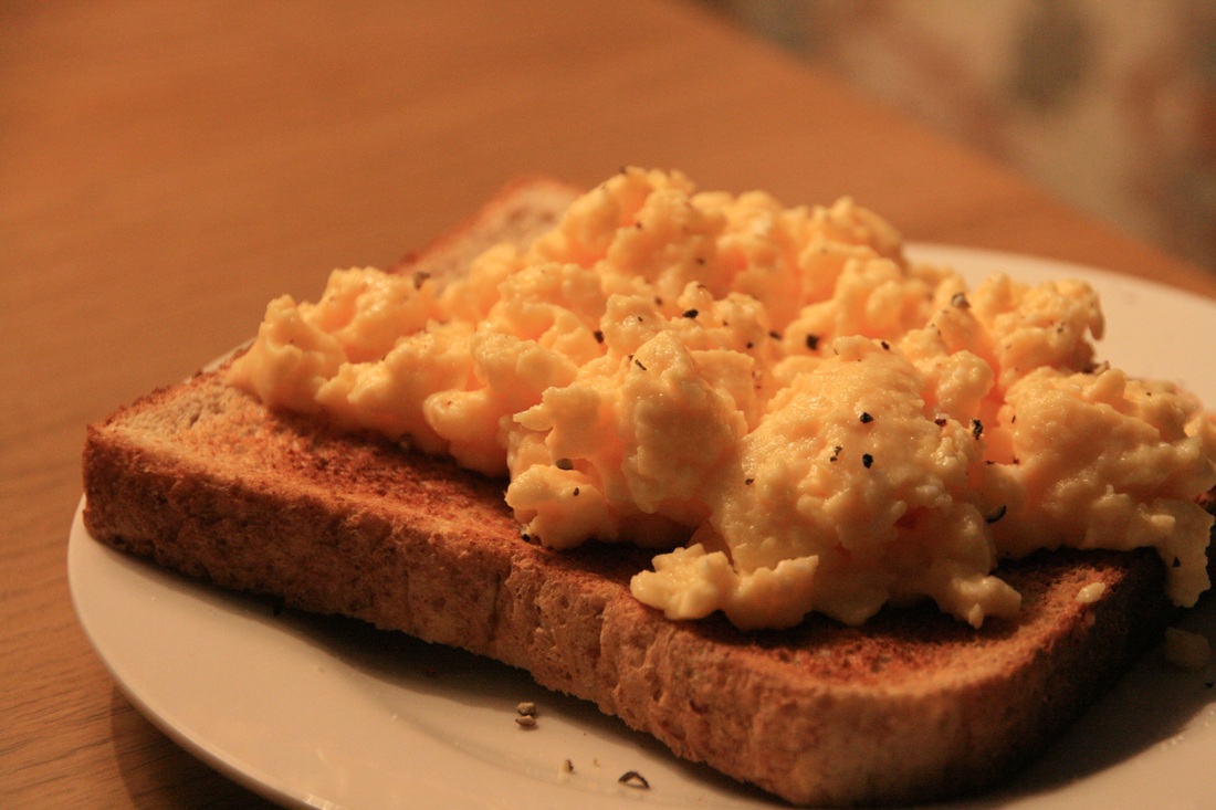 How to make scrambled egg in the microwave