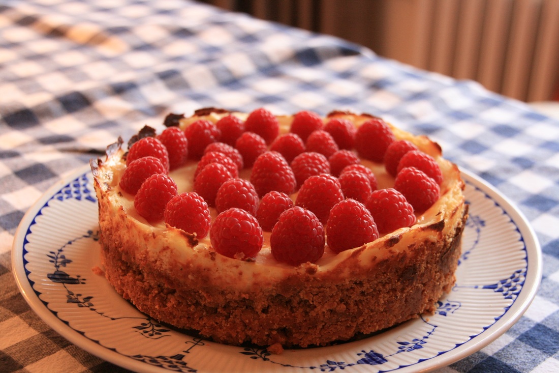 Easy New York Cheesecake with Raspberries